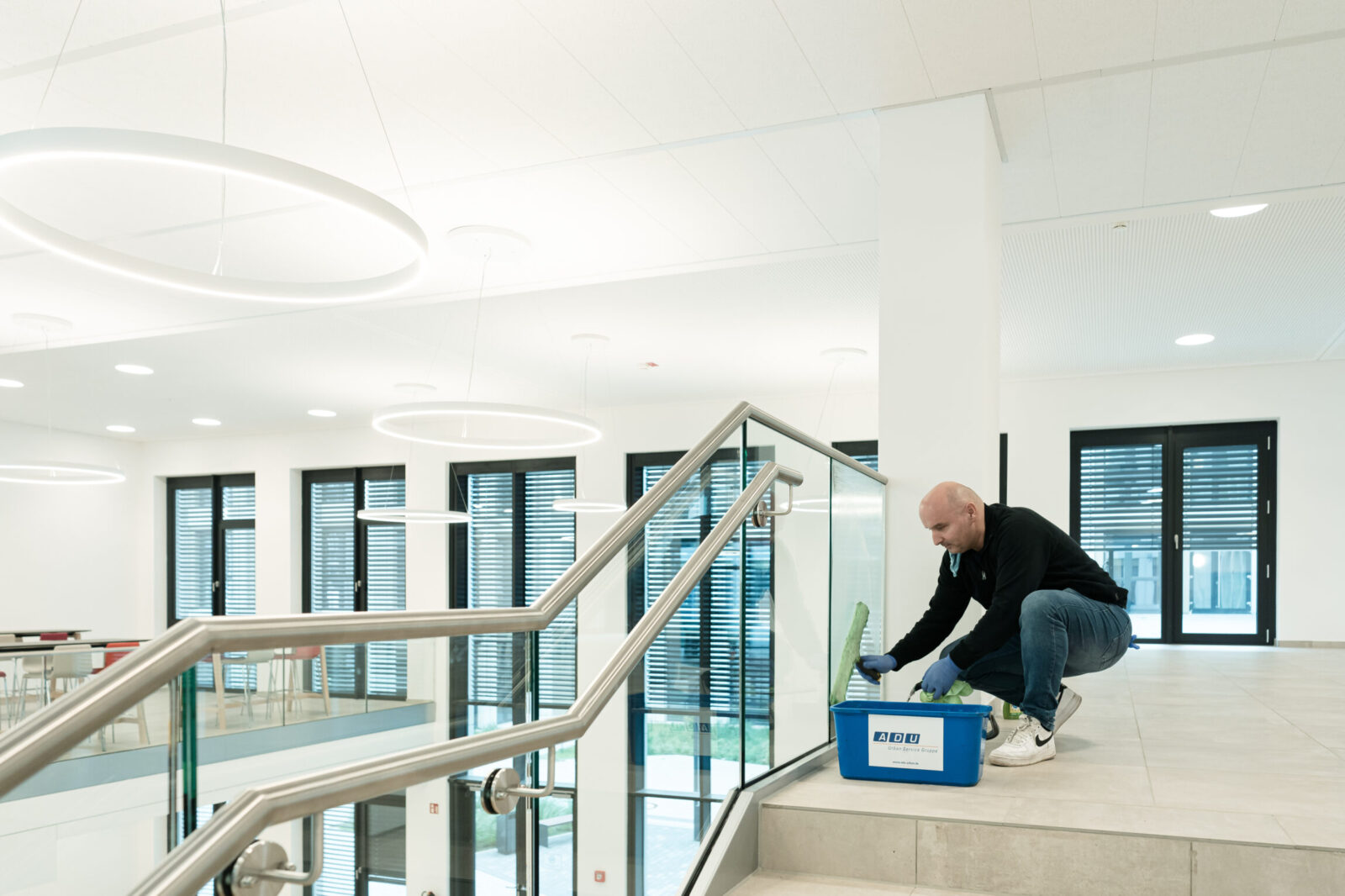 Viactic Team Cobotic Unterhaltsreinigung Glasreinigung 4 6